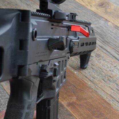 HBI CZ BREN 2 OFFSET CHARGING HANDLE, RIGHT, RED 2